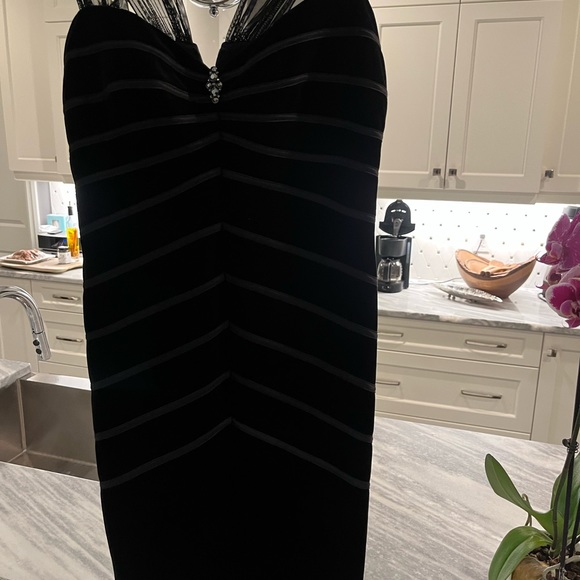 JS collections🖤 black velvet wiggle 🖤evening dress for formal event size 10🖤 - Picture 9 of 17